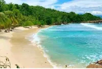 Pesona Pantai Batu Buaya Bolaang Mongondow Timur